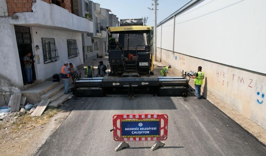 Akdeniz’de Bin 500 Ton Asfaltla Sokaklar Yepyeni Bir Görünüme Kavuşuyor