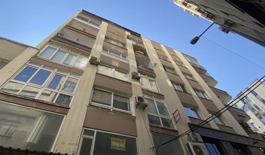 Mersin’de 73 Yaşındaki Şahıs 7 Katlı Binadan Atladı: Hayatını Kaybetti