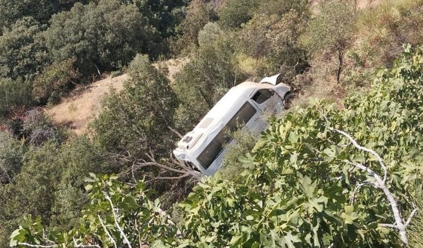 Freni Patlayan Servis Minibüsü Uçuruma Yuvarlandı!