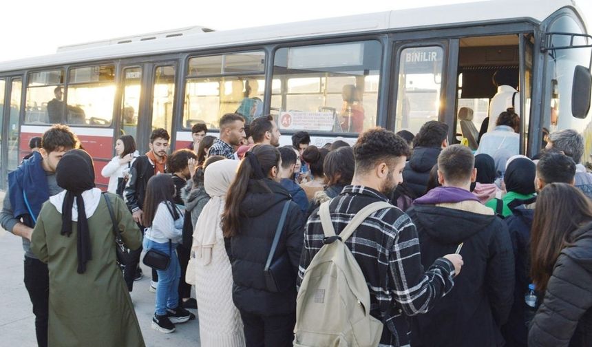 Mersin’de Servis Fiyatları Cep Yakıyor, Öğrenciler Yollarda