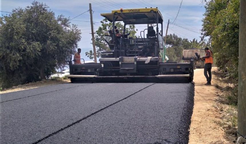 Büyükşehir Yol Yapım Ekipleri Aydıncık'ta Çalışma Yürüttü