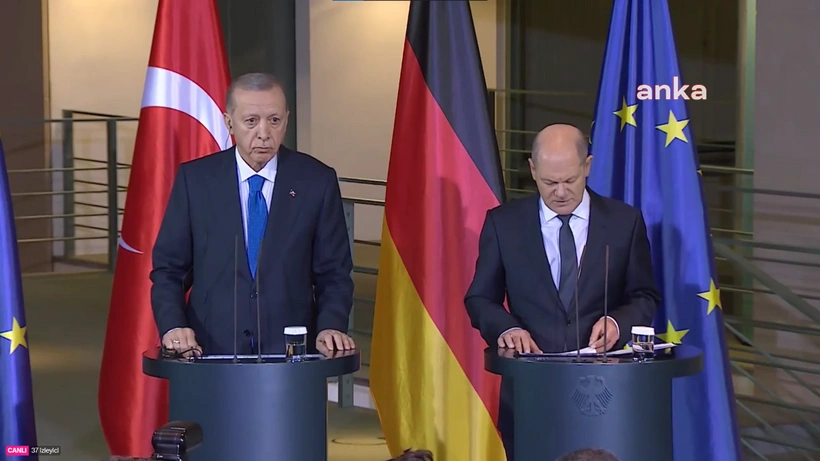 erdogan-ve-scholz-kameralarin-karsisinda-k7r2