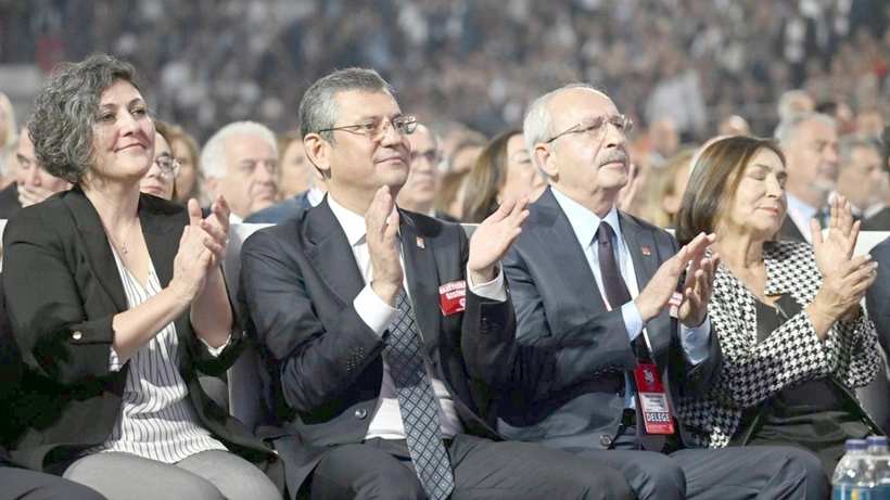 iste-chp-kurultayinda-delegelerin-ozgur-ozel-ve-kemal-kilicdarogluna-verdigi-imza-sayisi-sx4p