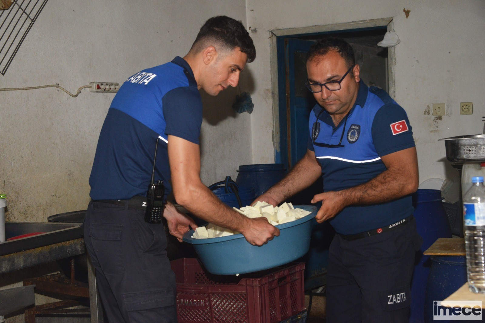 Yenişehir Belediyesi Kaçak Peynir Imalathanesini Mühürledi (4)