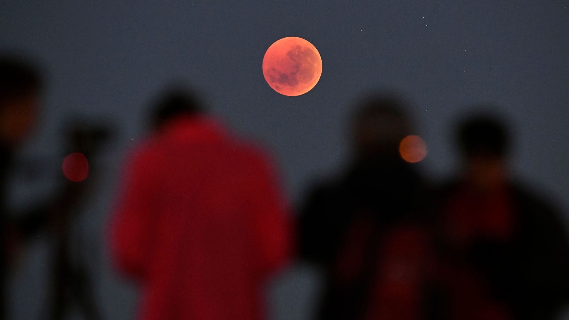 2019 Un Ilk Ay Tutulmasi Olan Super Kanli Kurt Ay Gerceklesti 1