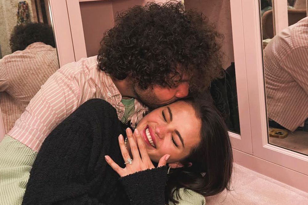 Selena Gomez Engaged 121124 2 066Aa025670A4Ddb9802D7Df3A56F446