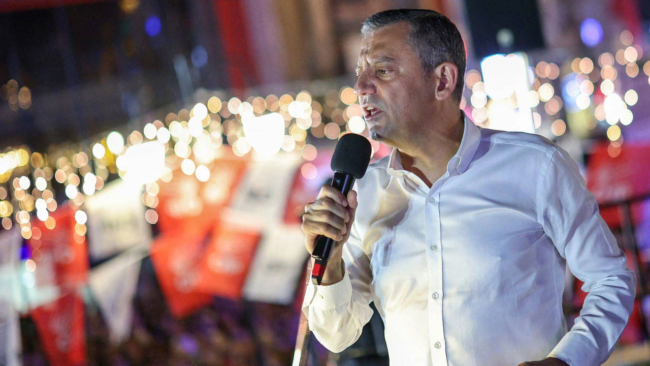 Ozgur Ozel Den Bayram Mesaji Cunta Dagitilincaya Kadar Mucadele Devam Edecek