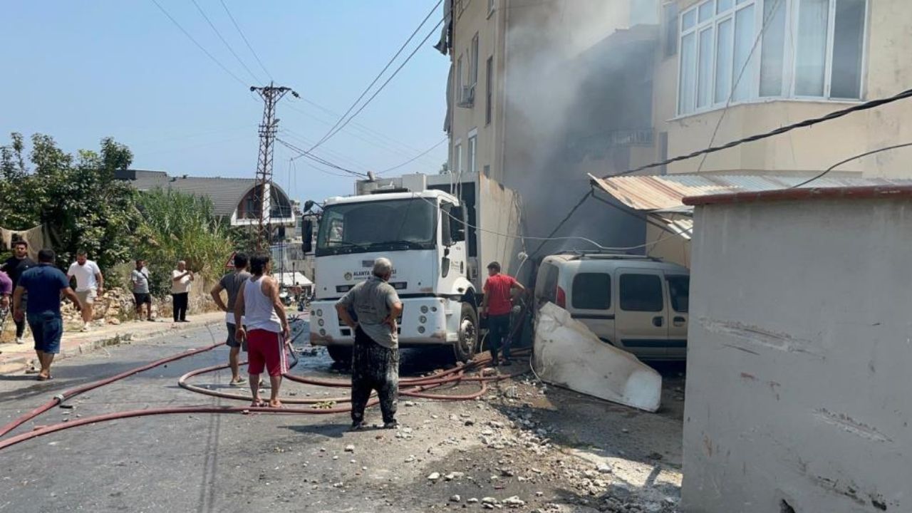Antalya Cop Kamyonu Kaza 4