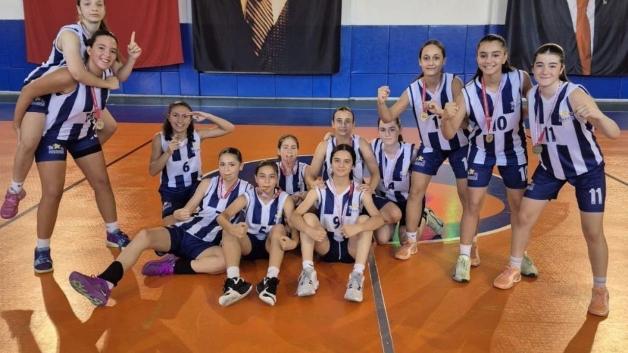 Adana Manisa Kiz Basketbol Turkiye Sampiyonu 1