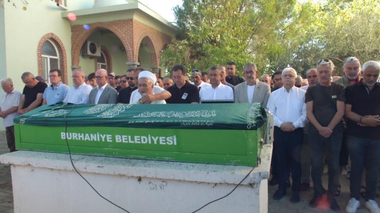 Ozgur Ozel Burhaniye Cenaze Toreni 1