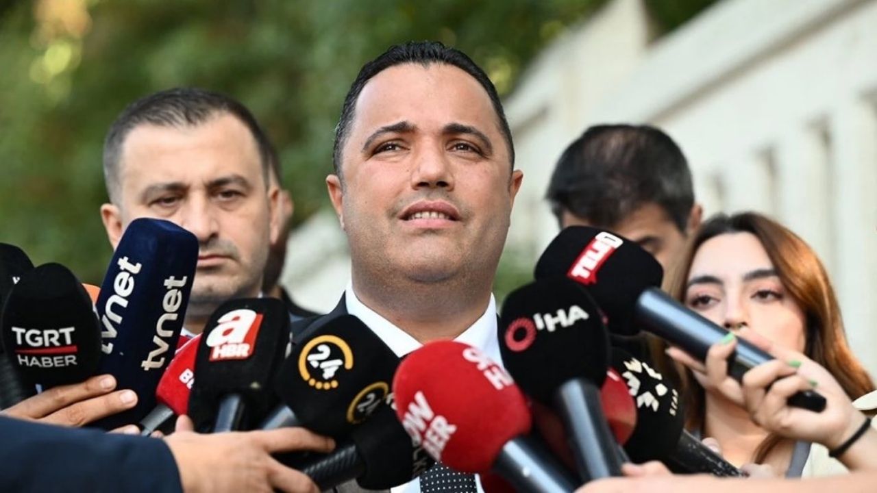 Rezan Epozdemir Kimdir