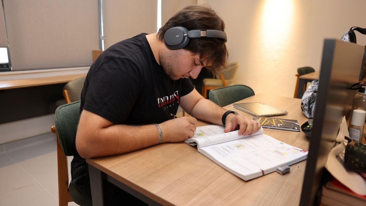 Bilgi Limani Kutuphanesi 2
